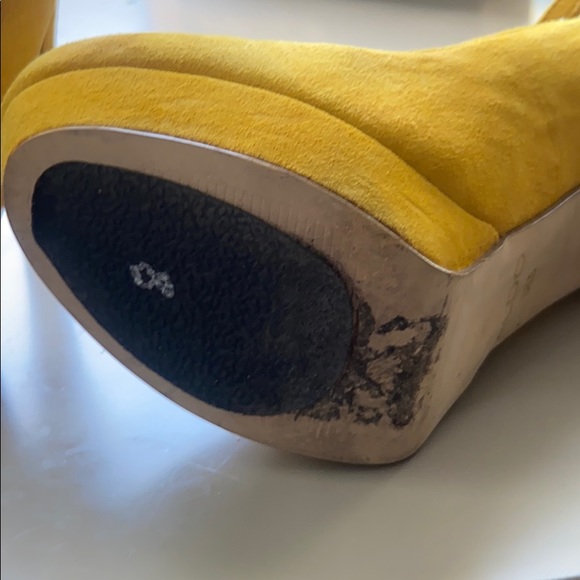 Boho Suede Mustard Yellow Aldo Pumps - Picture 9 of 10